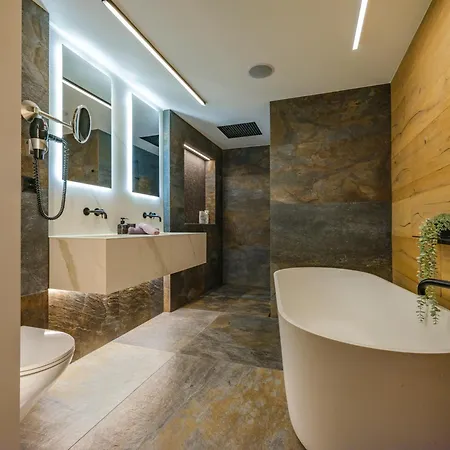 Luxury Mountain With Private Sauna And Underground Parking *