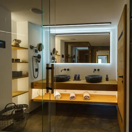 Luxury Mountain With Private Sauna And Underground Parking *