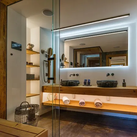 Luxury Mountain With Private Sauna And Underground Parking 公寓 *